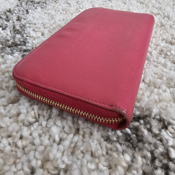 ❤️‍🔥 LOW START ❤️‍🔥 Authentic Prada zippy wallet - Picture 4 of 12